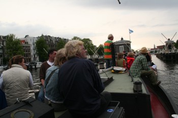 Actievoerders op de duwboot